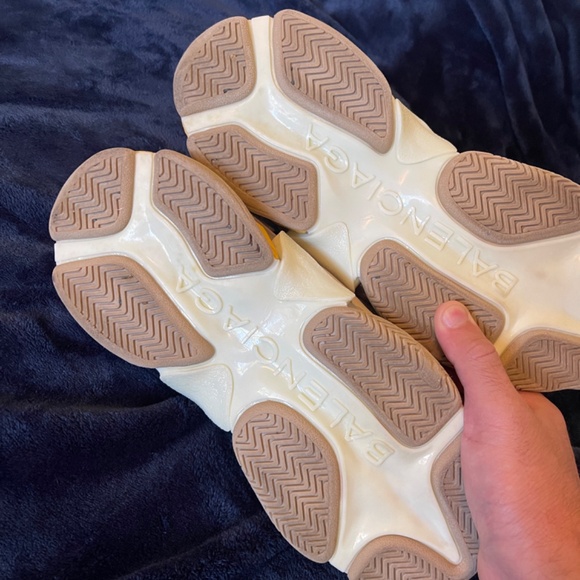 Shoes - Picture 6 of 7